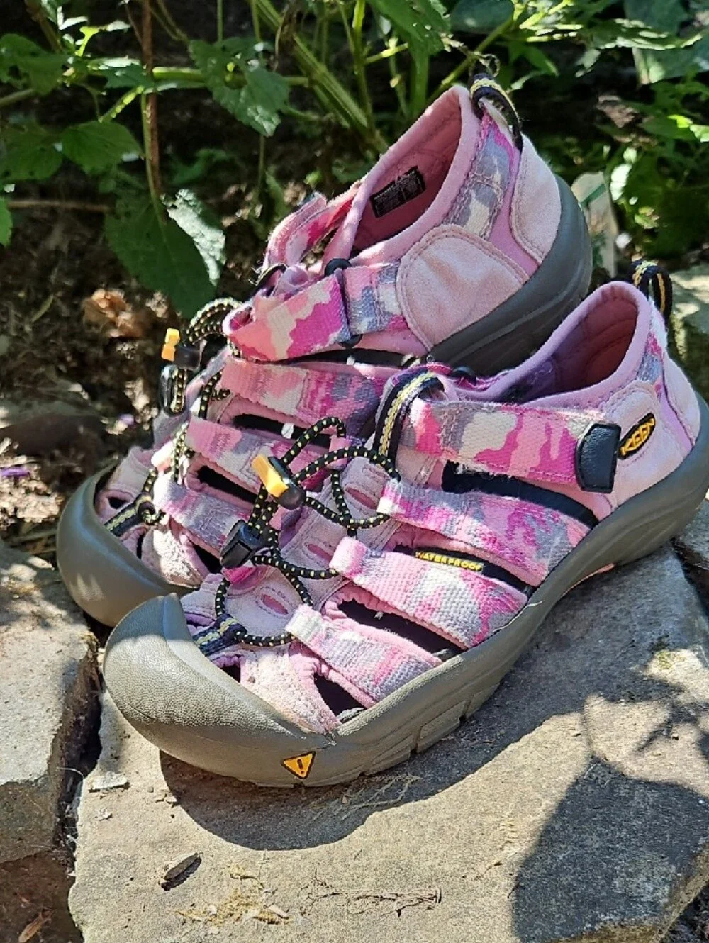 Keen Pink Camo Closed-Toe Hiking Sandals Water Shoes Size 3 Durable
